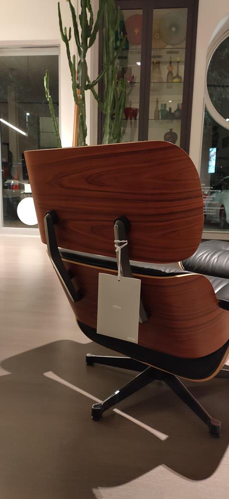 Vitra Lounge Chair & ottoman  - 4